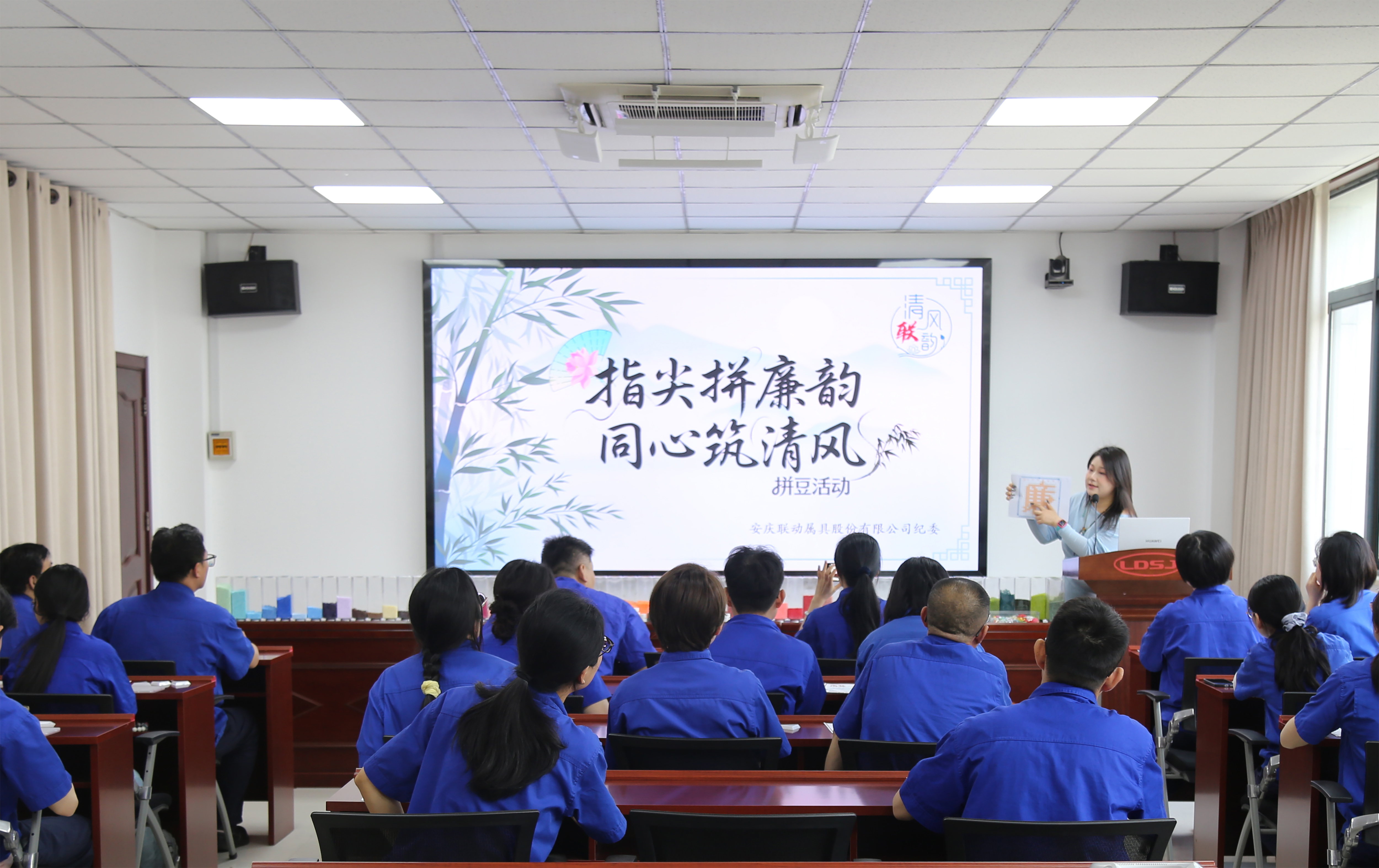 活动现场(新).jpg 活动现场(新).jpg