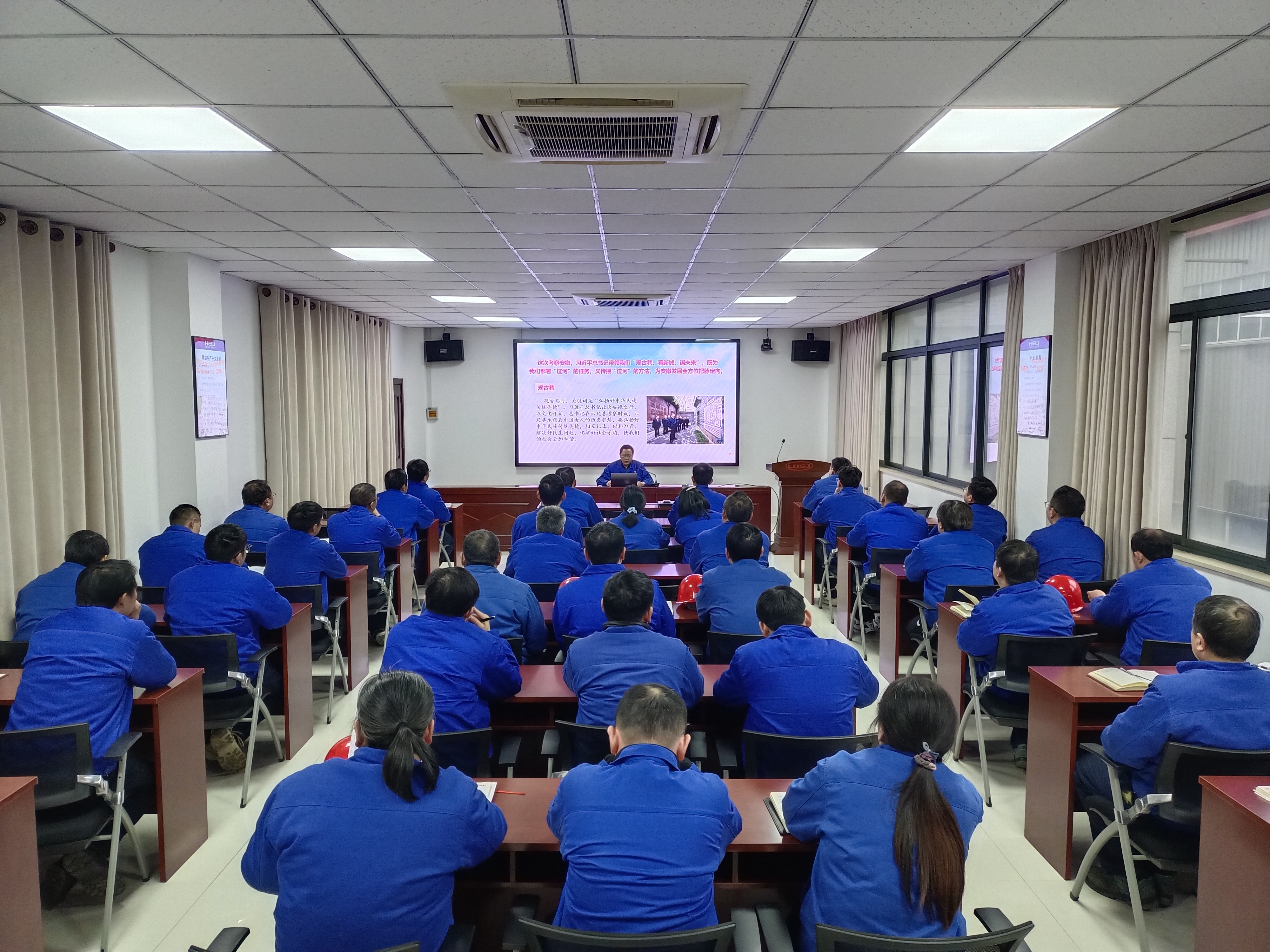 3.会议现场(一).jpg 3.会议现场(一).jpg